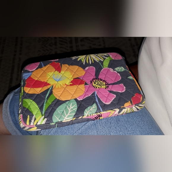 Vera Bradley Jazzy Blooms Tablet Case EUC - Picture 2 of 6